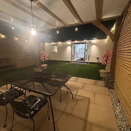 The Hideaway Villa Llandudno Exterior photo